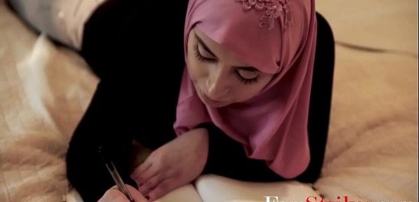  Arab Daughter In Hijab Fucks Stepdad- Ella Knox